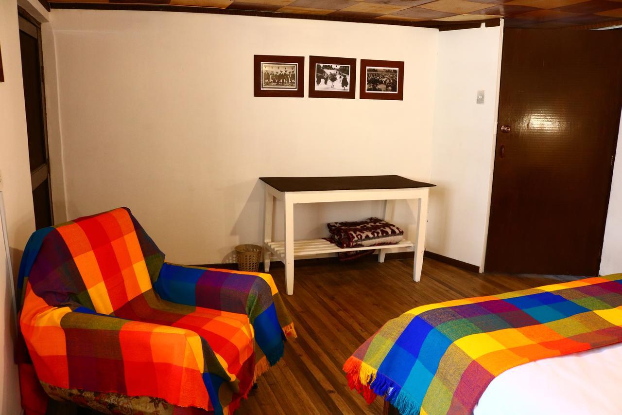 Hospedaje Los Ponchos Otavalo Bagian luar foto
